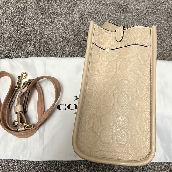 Authentic coach crossbody purse - Picture 3 of 6